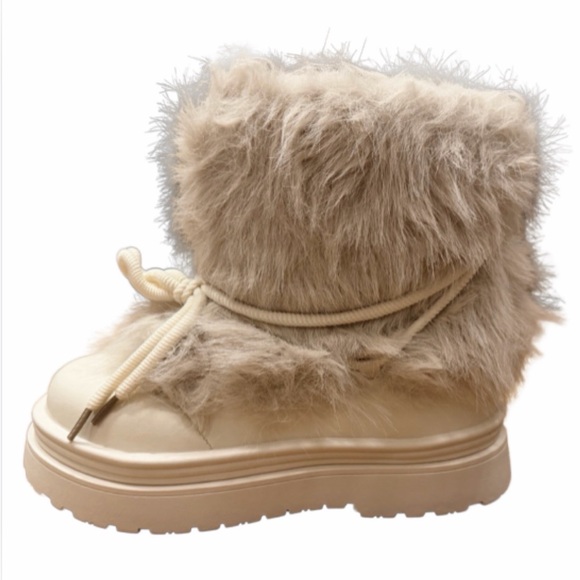 Shoes - faux fur boots women’s size 7 in cream beige